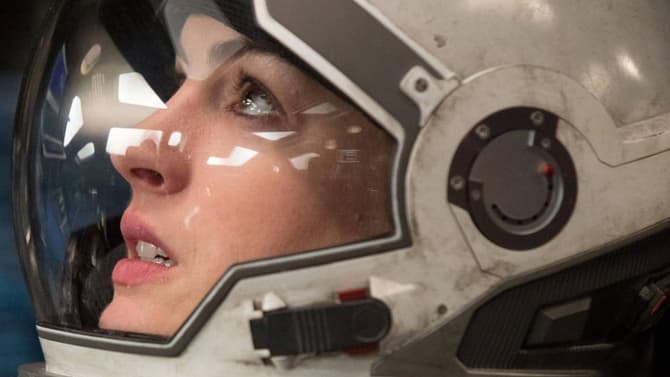 Anne Hathaway Credits INTERSTELLAR Director Christopher Nolan For Backing Her After &quot;Toxic&quot; Online Identity