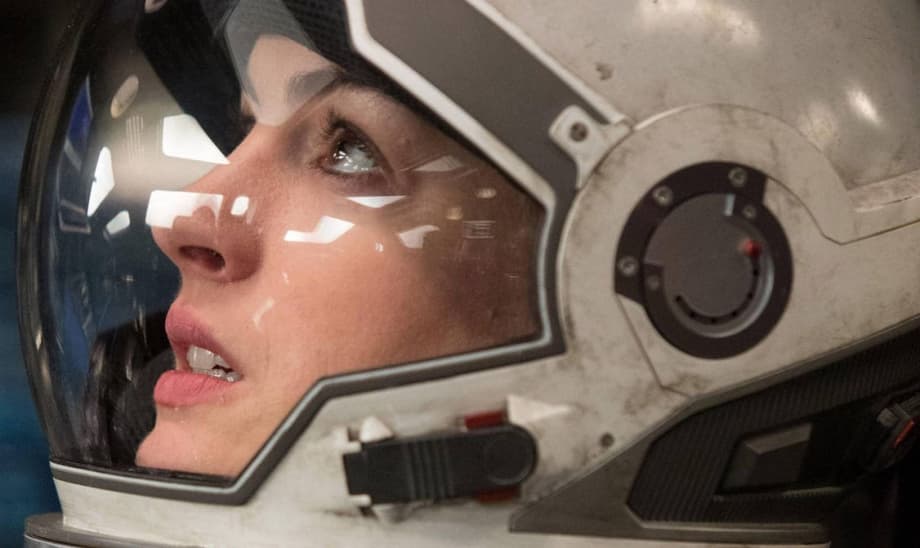 Anne Hathaway Credits INTERSTELLAR Director Christopher Nolan For Backing Her After &quot;Toxic&quot; Online Identity